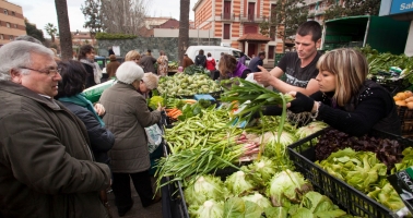 Un mercado de verduras de producción agroecológica